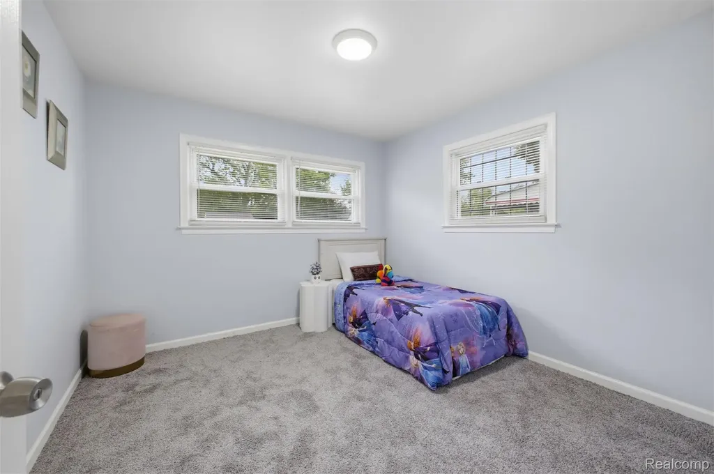 18492 Warwick Street Detroit City MI 48219