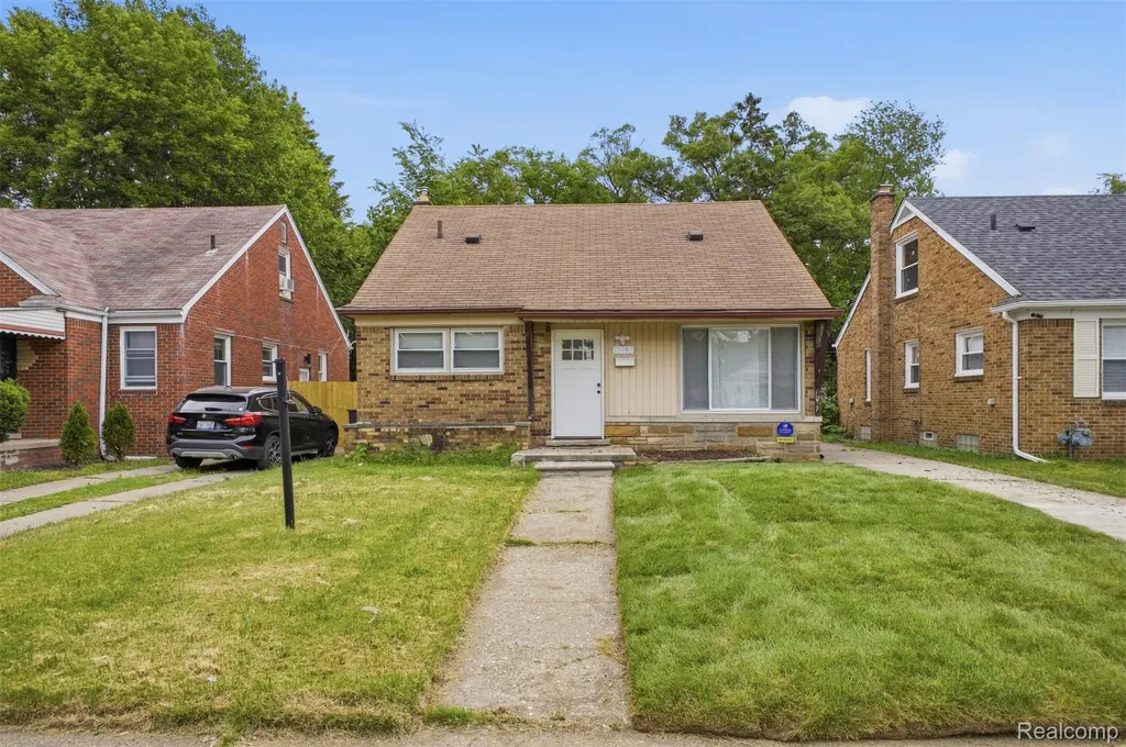 18492 Warwick Street Detroit City MI 48219