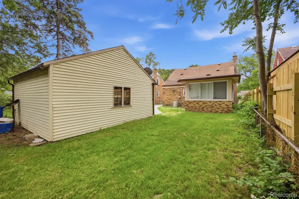 18492 Warwick Street Detroit City MI 48219