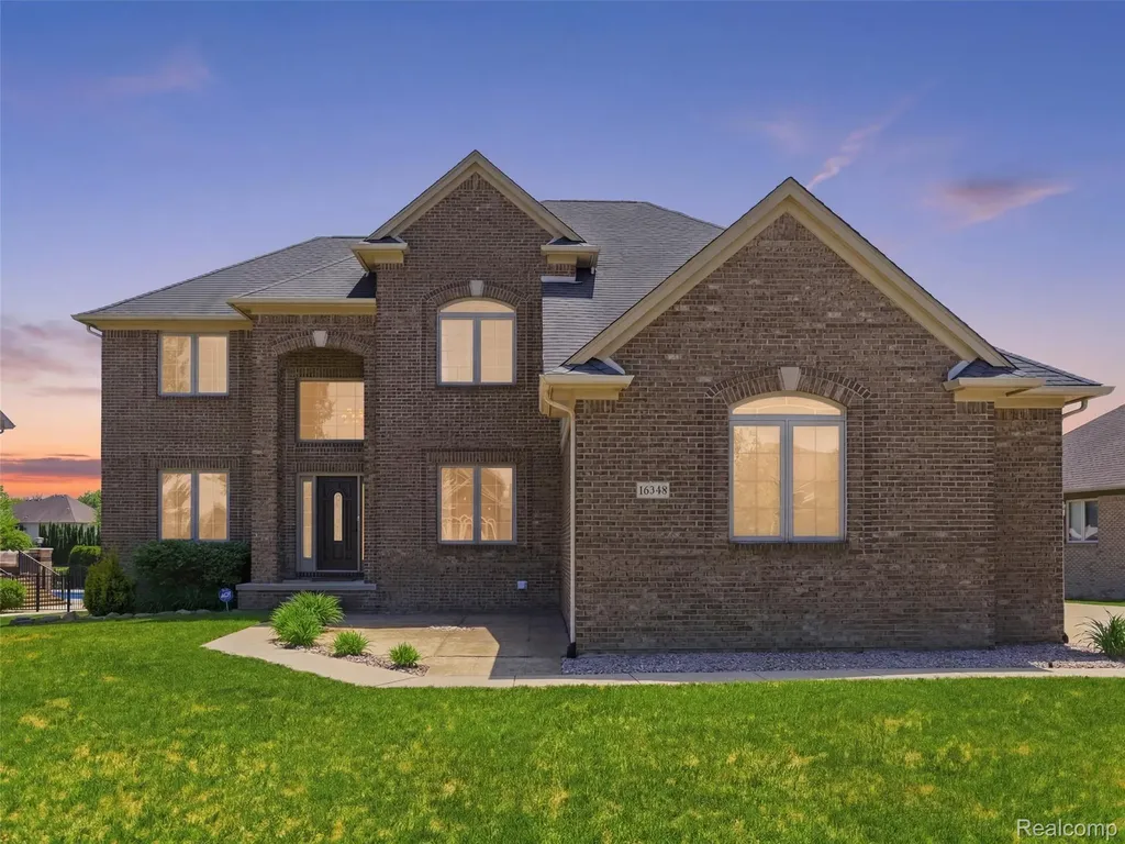16348 Via Montella Macomb Township MI 48042