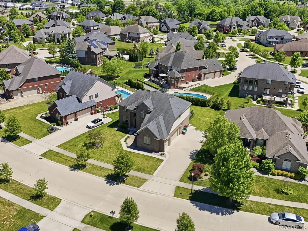 16348 Via Montella Macomb Township MI 48042