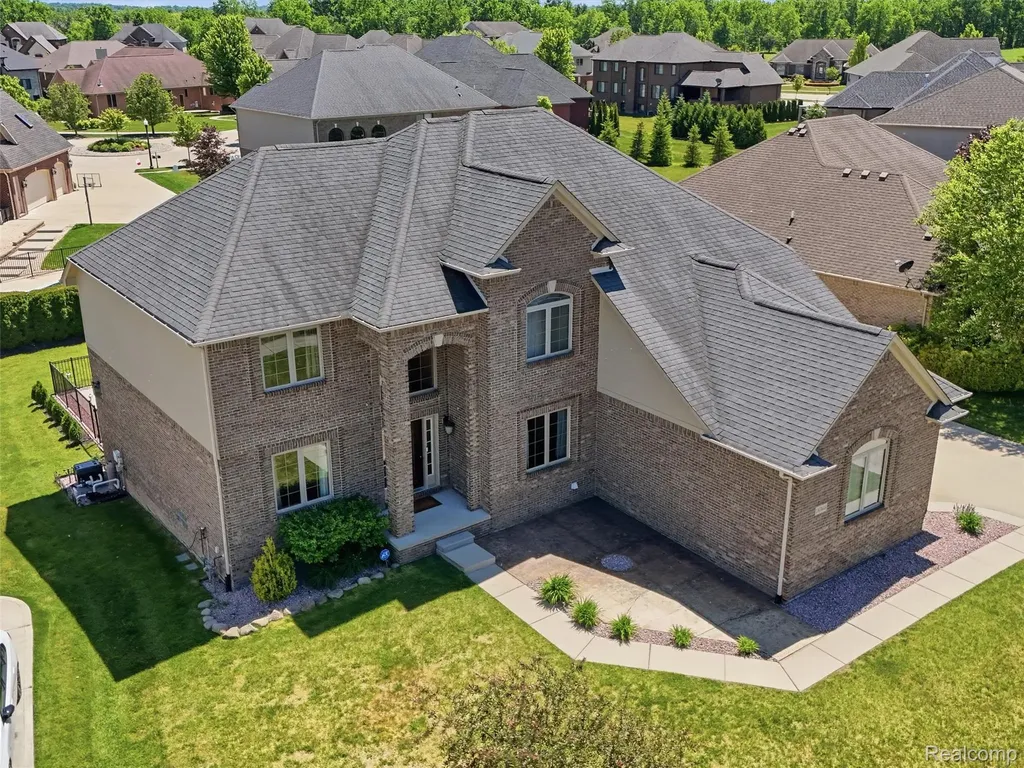 16348 Via Montella Macomb Township MI 48042