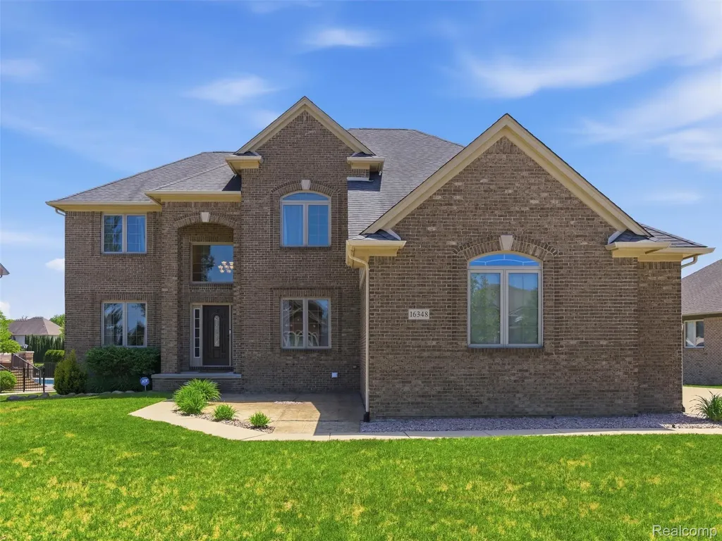 16348 Via Montella Macomb Township MI 48042