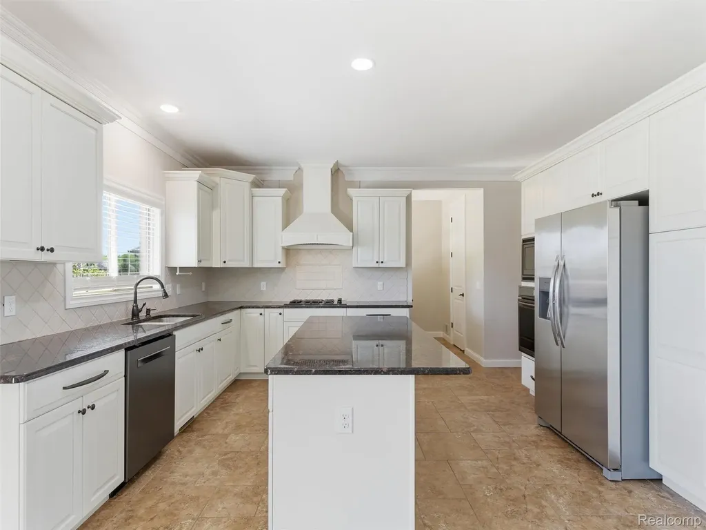16348 Via Montella Macomb Township MI 48042