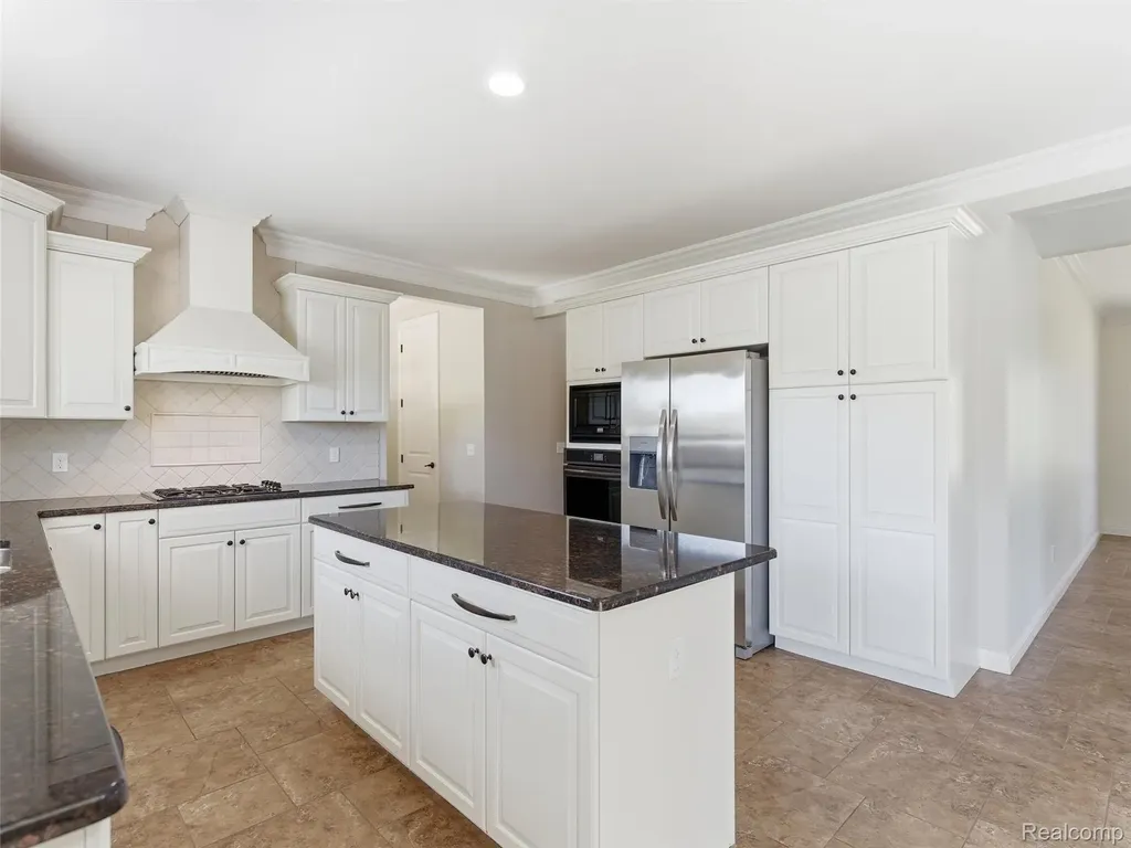 16348 Via Montella Macomb Township MI 48042