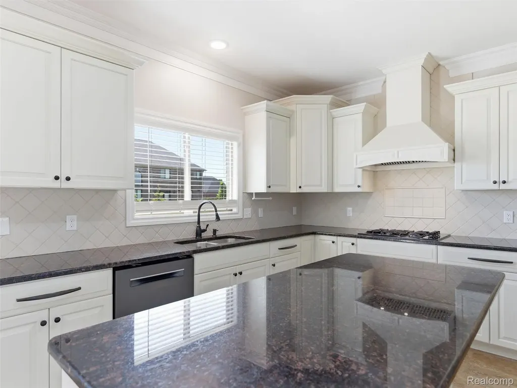 16348 Via Montella Macomb Township MI 48042