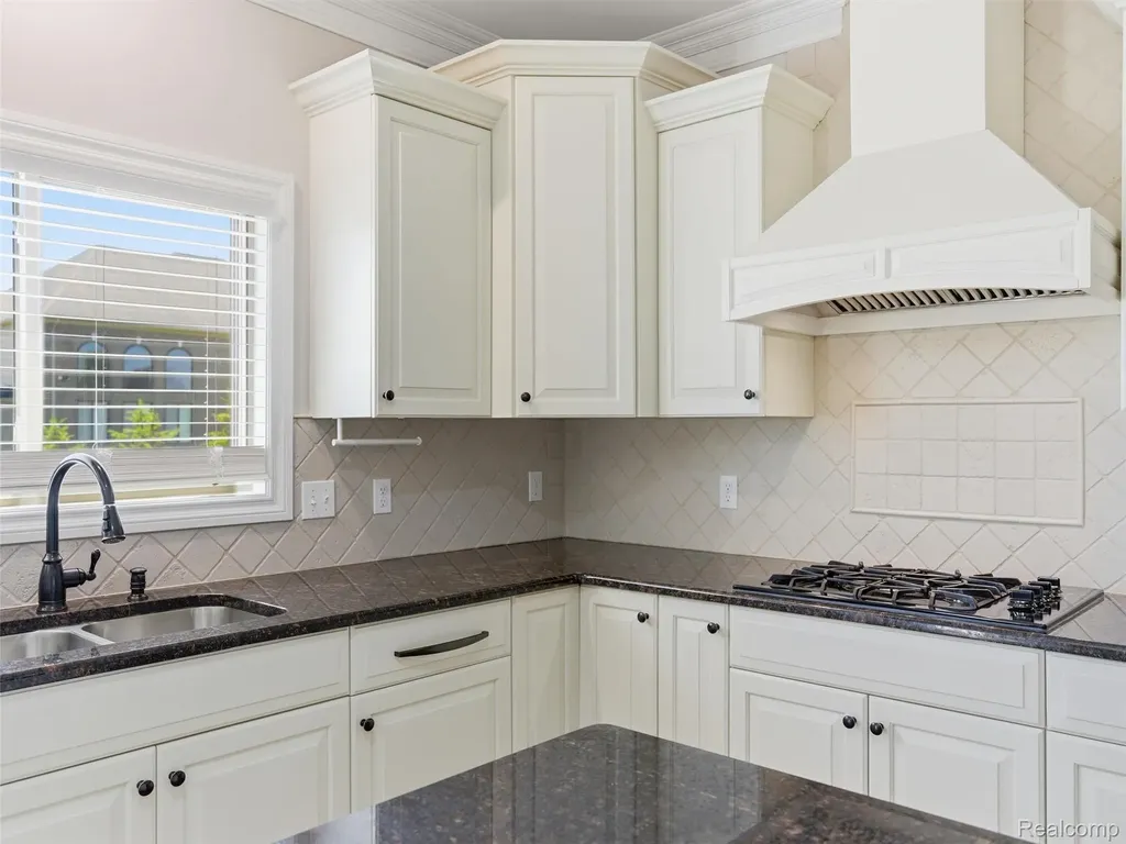 16348 Via Montella Macomb Township MI 48042