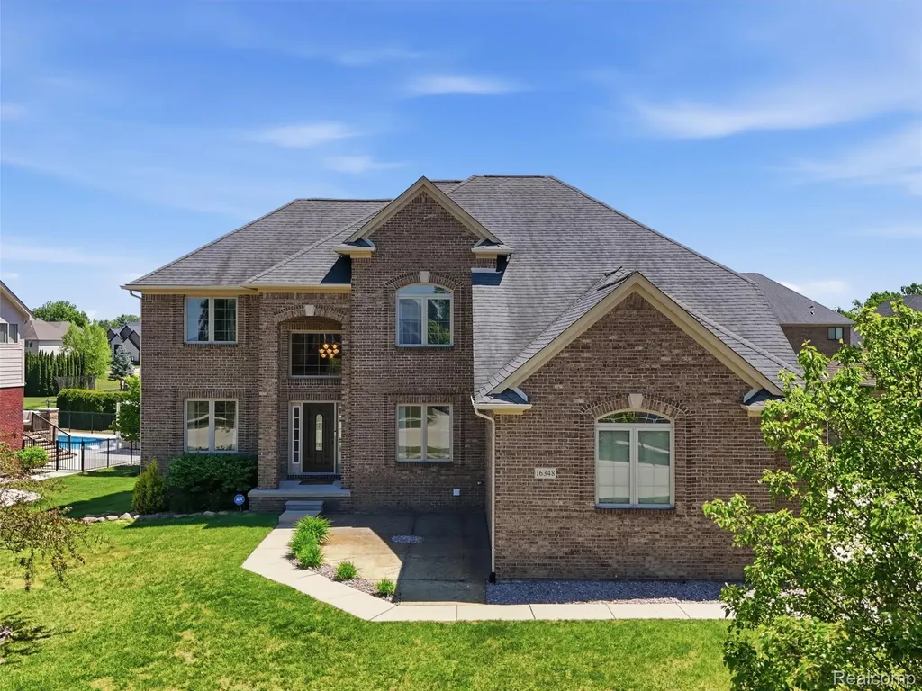 16348 Via Montella Macomb Township MI 48042