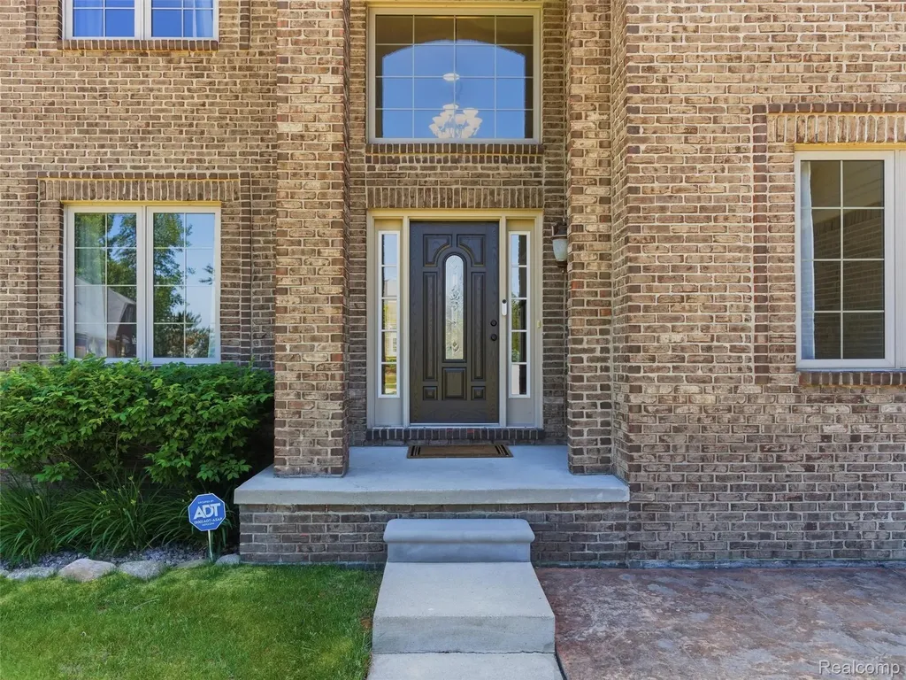 16348 Via Montella Macomb Township MI 48042