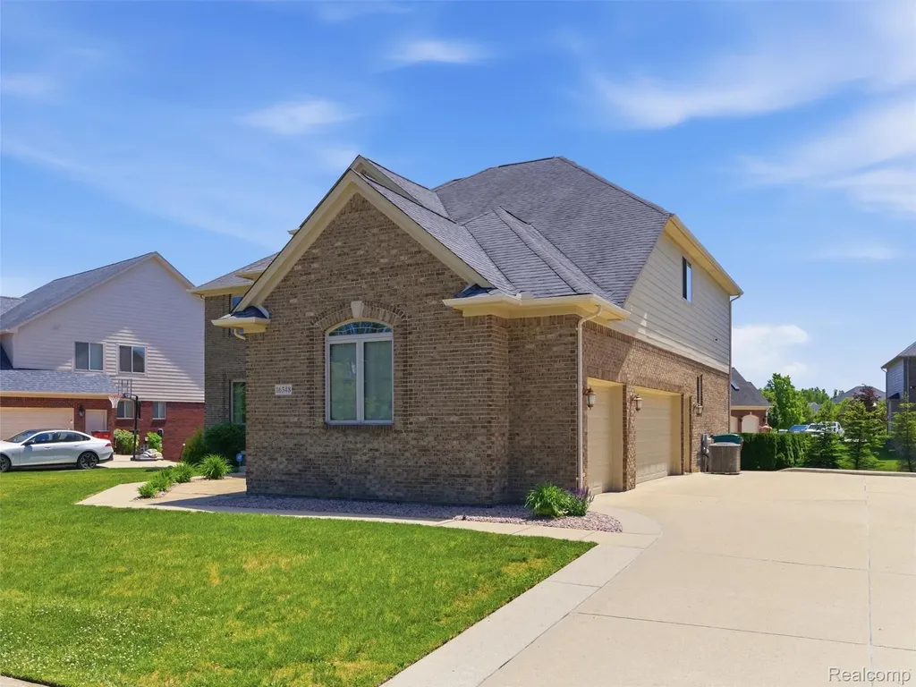 16348 Via Montella Macomb Township MI 48042