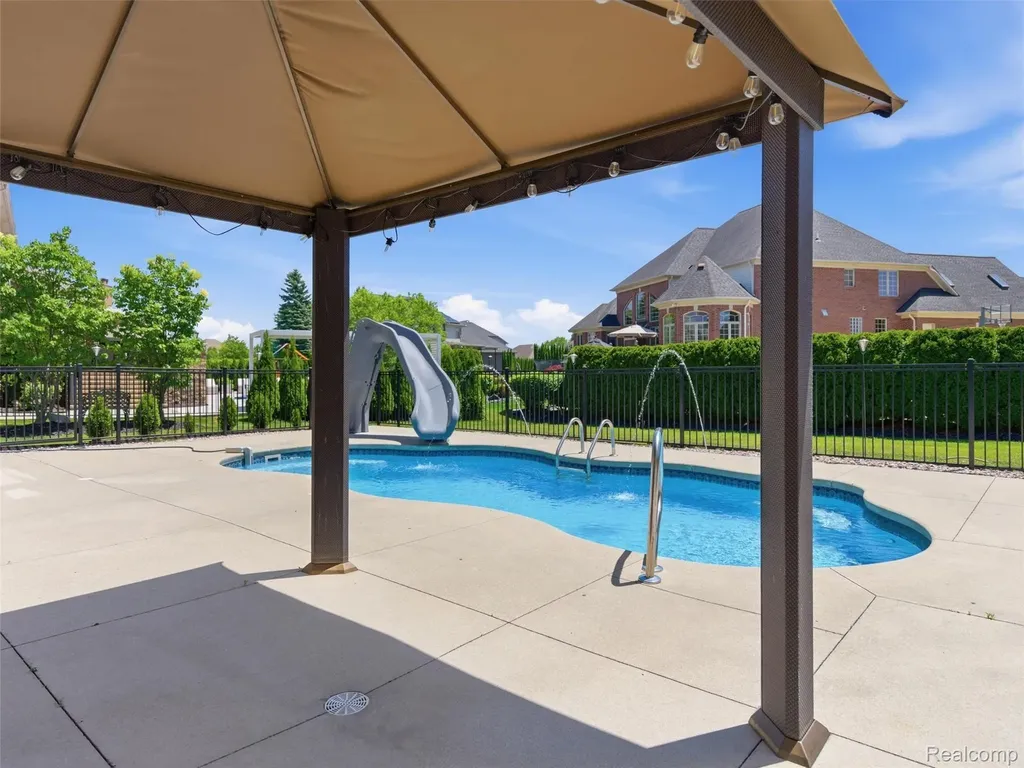 16348 Via Montella Macomb Township MI 48042
