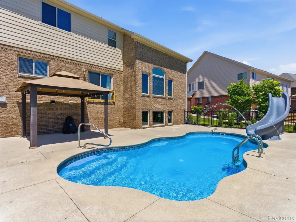 16348 Via Montella Macomb Township MI 48042