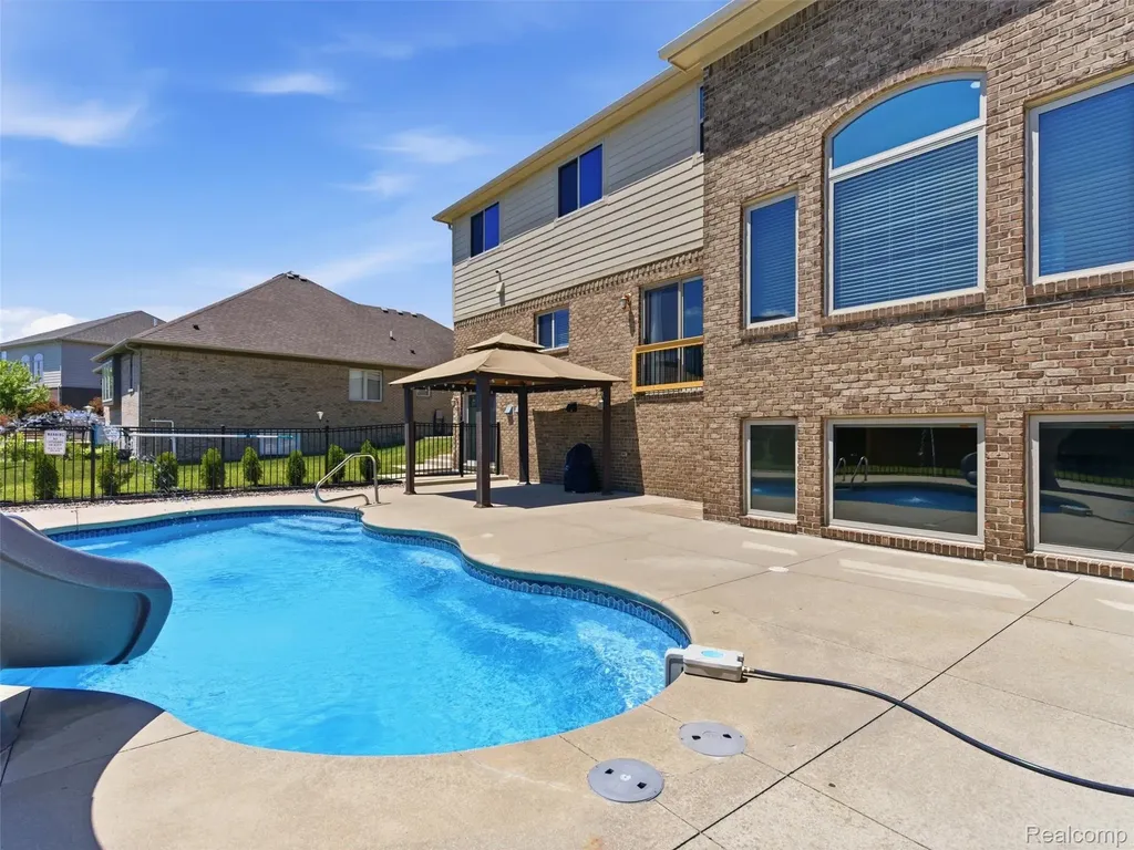 16348 Via Montella Macomb Township MI 48042