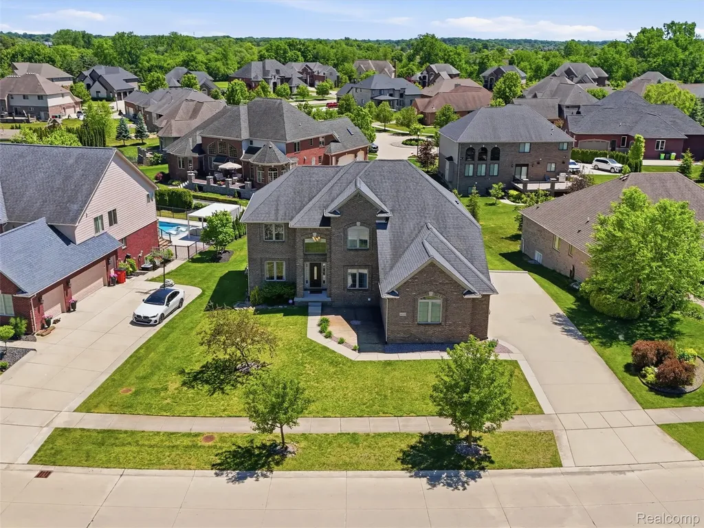 16348 Via Montella Macomb Township MI 48042