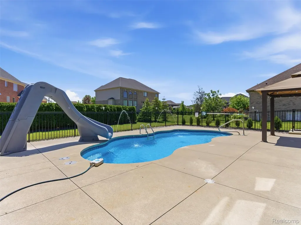16348 Via Montella Macomb Township MI 48042