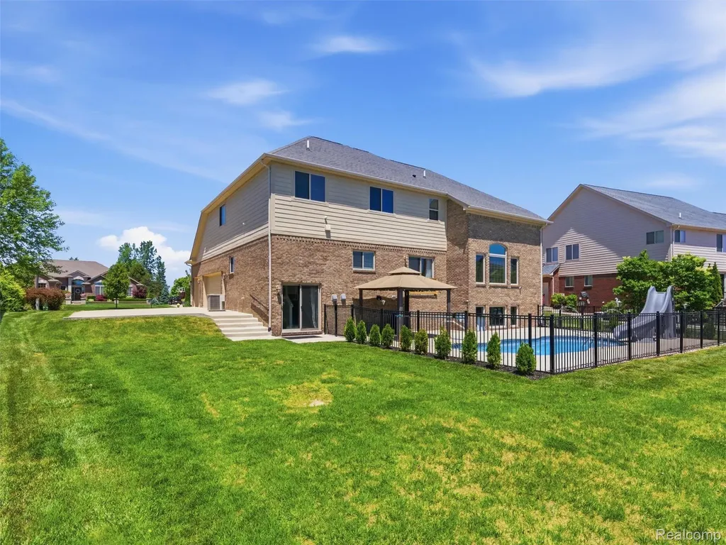 16348 Via Montella Macomb Township MI 48042
