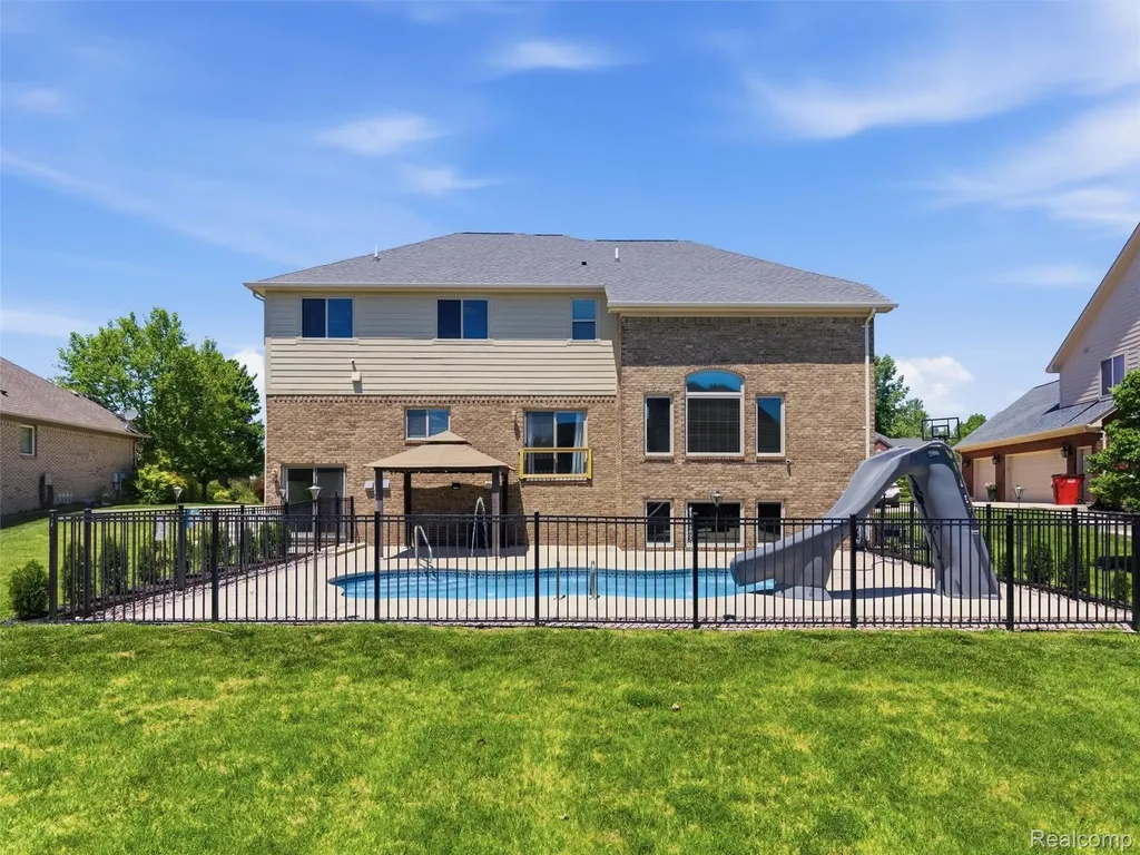 16348 Via Montella Macomb Township MI 48042
