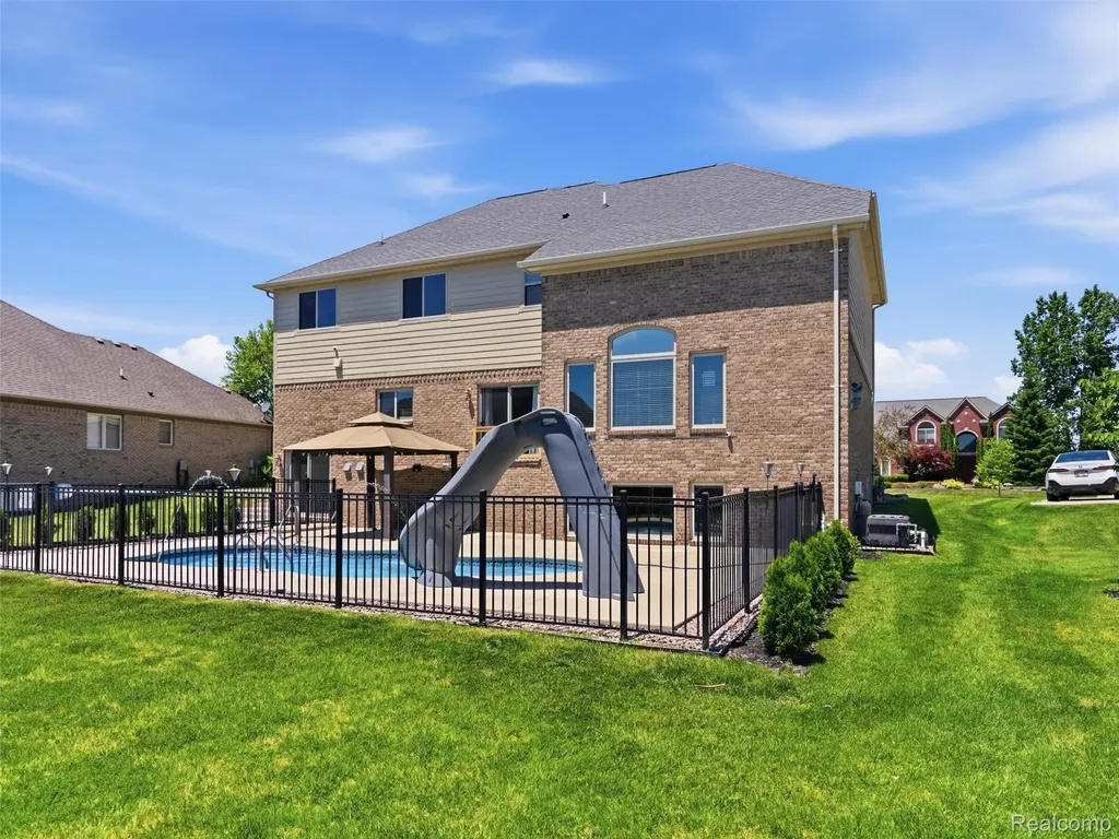 16348 Via Montella Macomb Township MI 48042