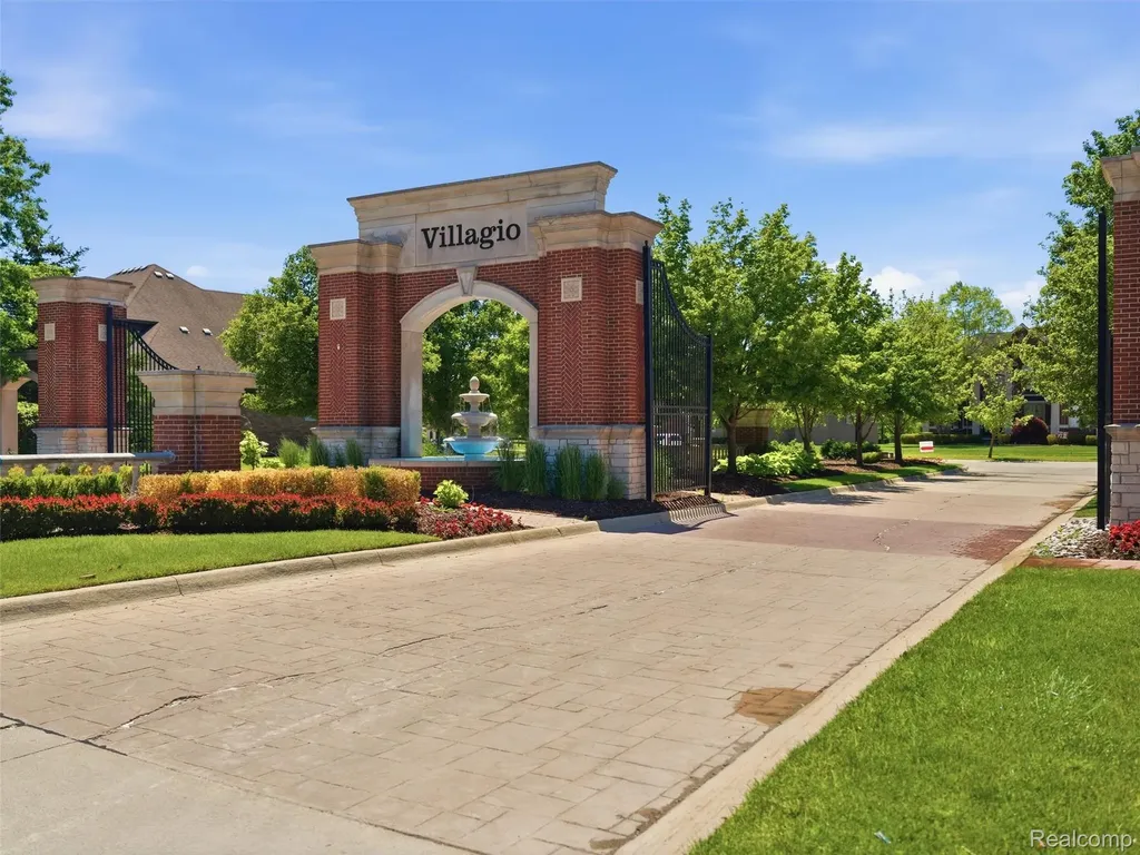 16348 Via Montella Macomb Township MI 48042