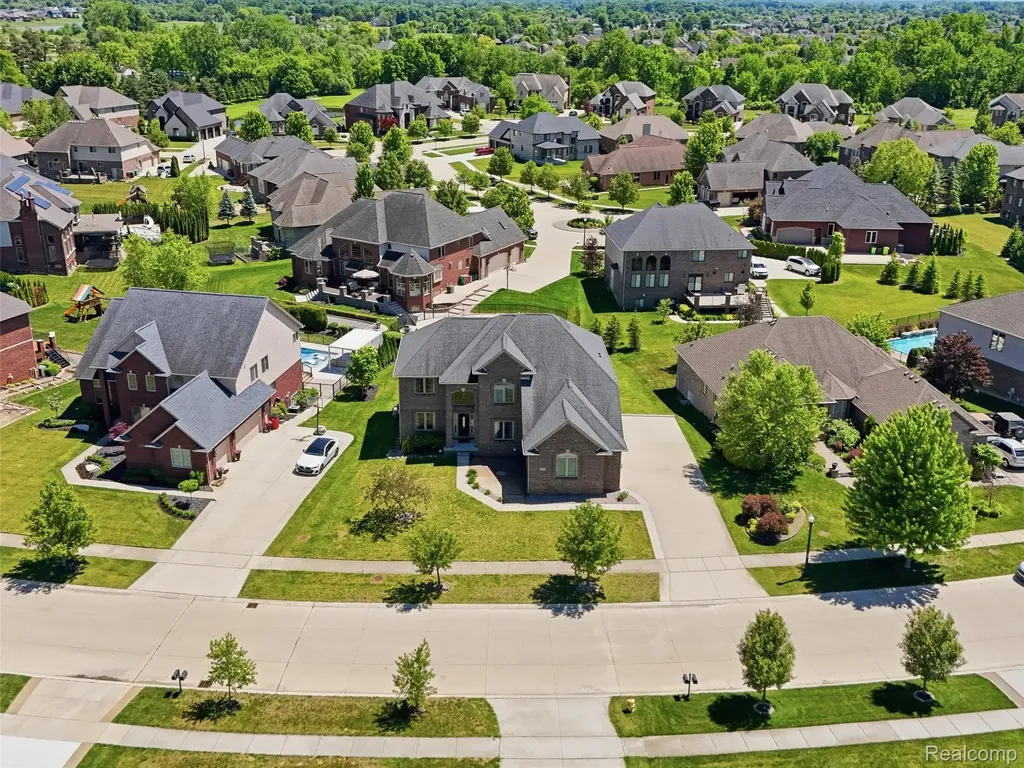 16348 Via Montella Macomb Township MI 48042