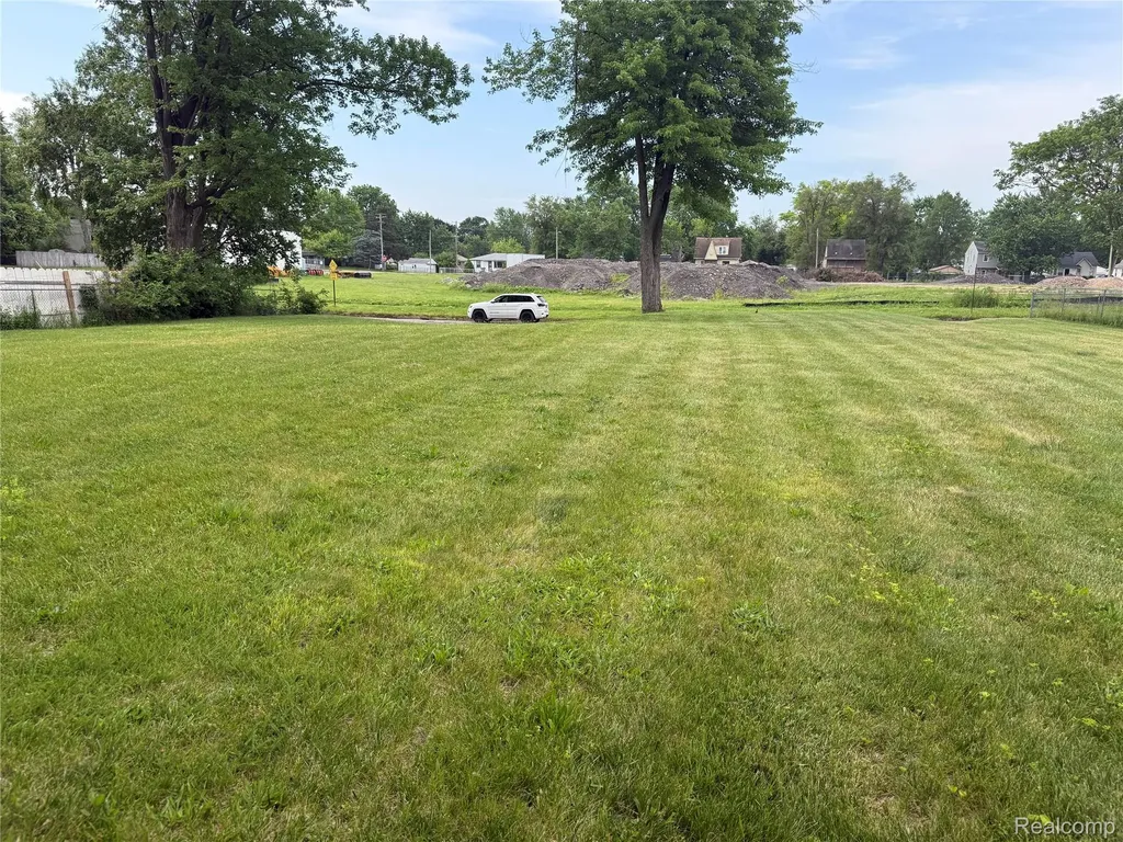 69 E Ann Arbor Avenue Pontiac City MI 48340