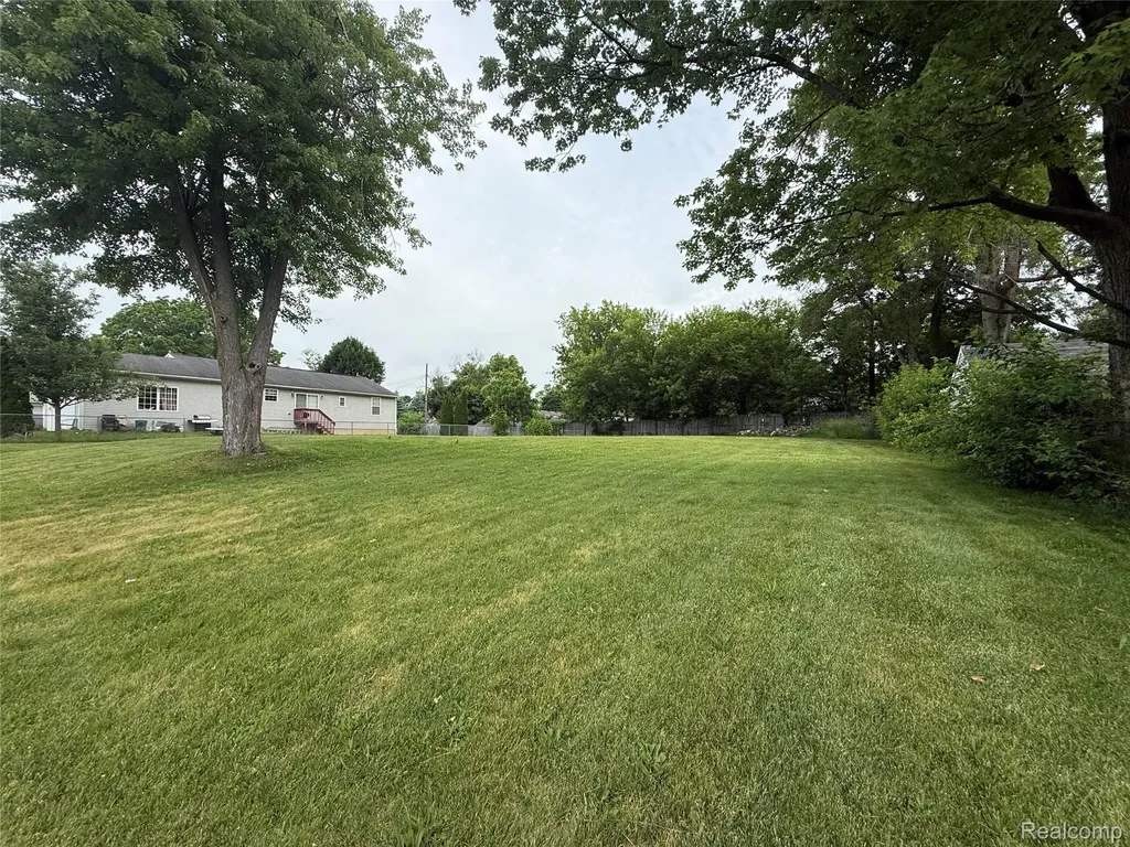 69 E Ann Arbor Avenue Pontiac City MI 48340