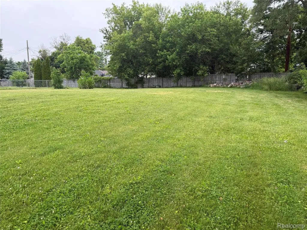 69 E Ann Arbor Avenue Pontiac City MI 48340