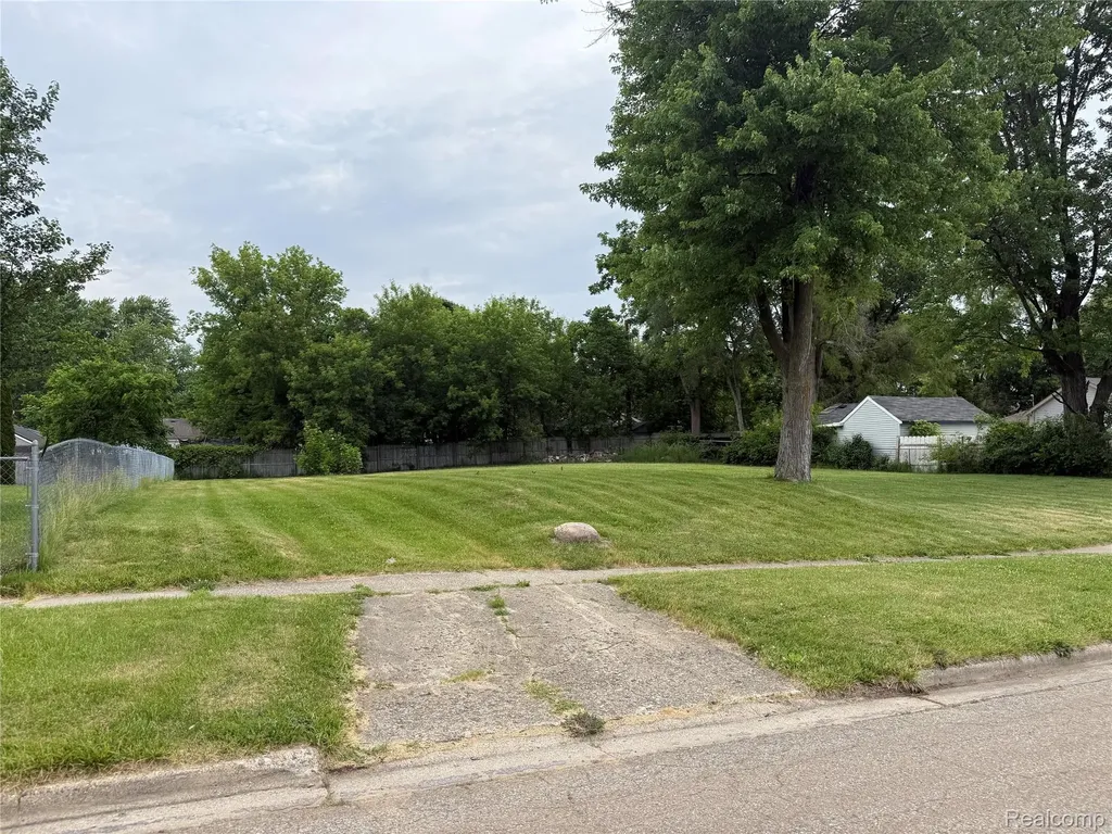 69 E Ann Arbor Avenue Pontiac City MI 48340