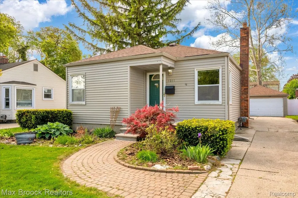 1311 Harvard Road Berkley City MI 48072