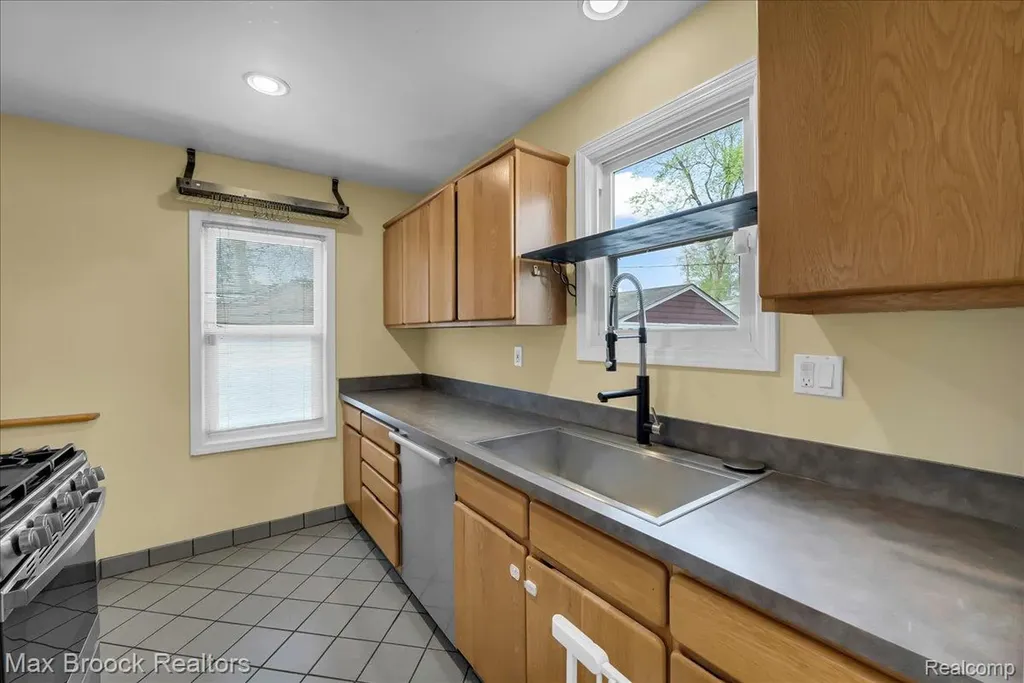 1311 Harvard Road Berkley City MI 48072