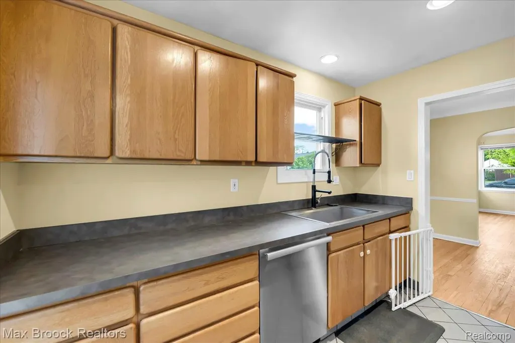 1311 Harvard Road Berkley City MI 48072