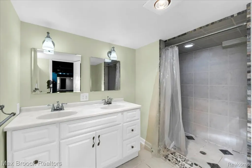 1311 Harvard Road Berkley City MI 48072