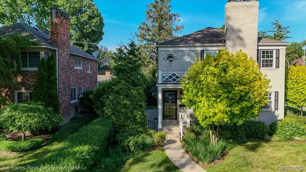 620 Neff Road Grosse Pointe City MI 48230
