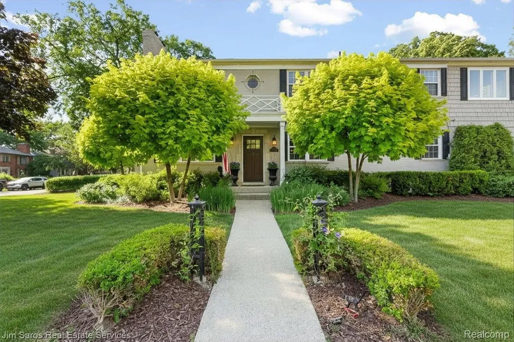620 Neff Road Grosse Pointe City MI 48230