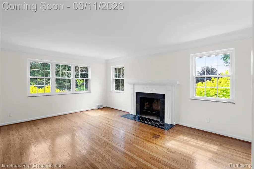 620 Neff Road Grosse Pointe City MI 48230