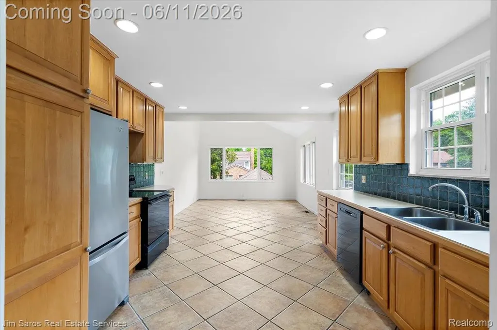 620 Neff Road Grosse Pointe City MI 48230