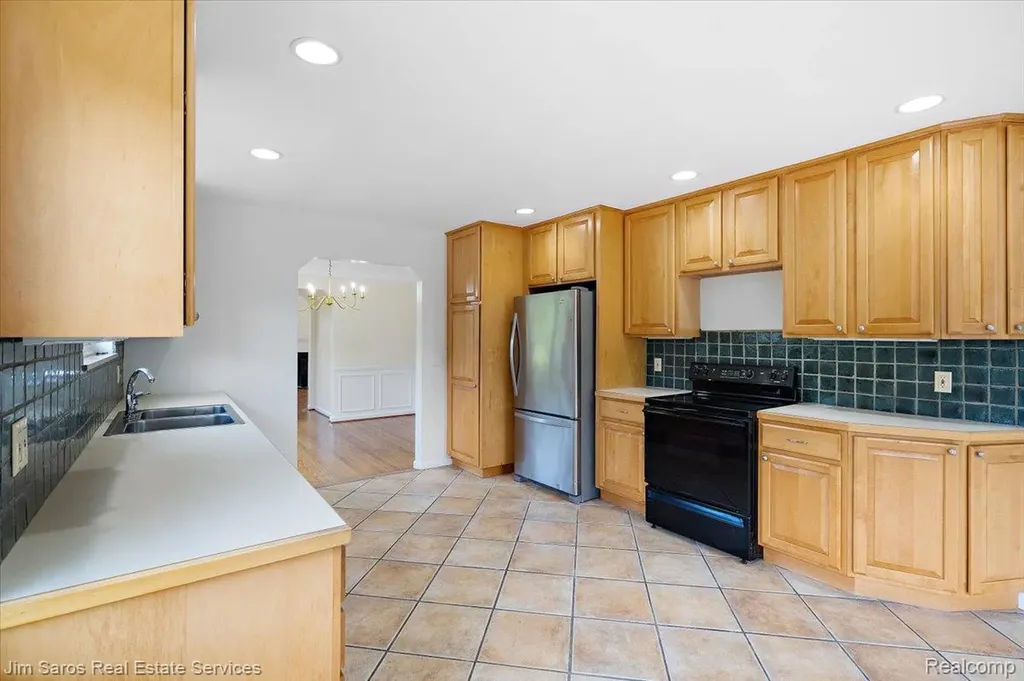 620 Neff Road Grosse Pointe City MI 48230