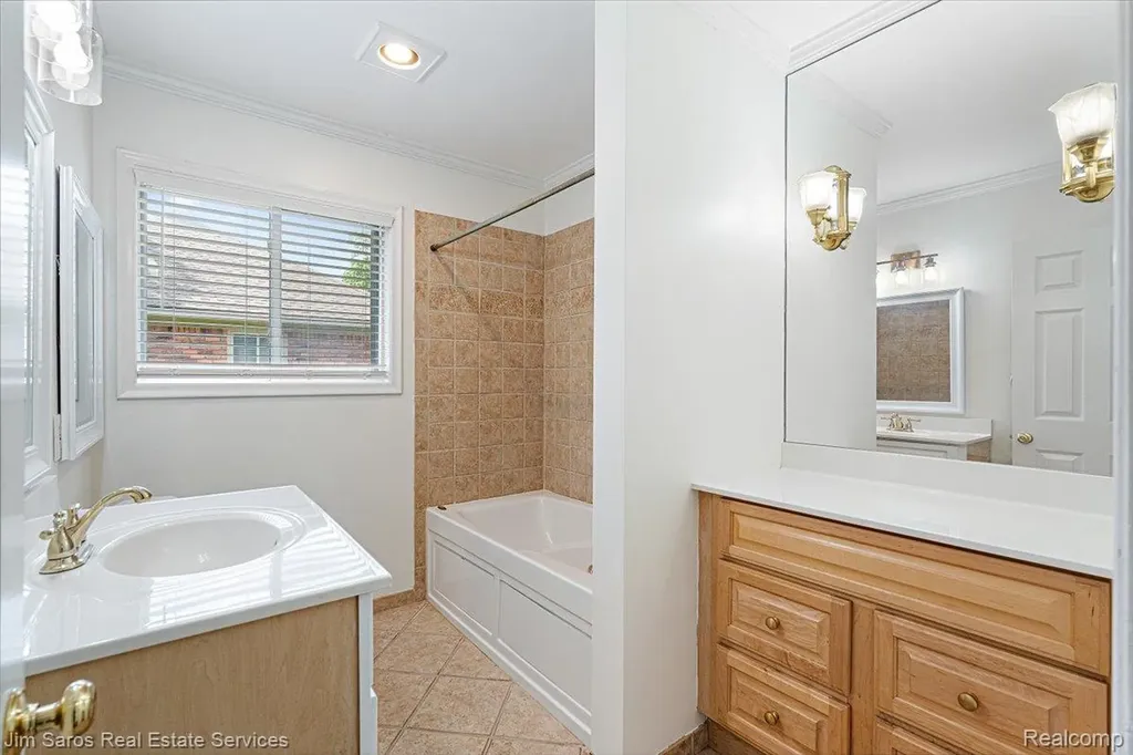 620 Neff Road Grosse Pointe City MI 48230