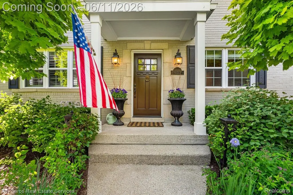 620 Neff Road Grosse Pointe City MI 48230