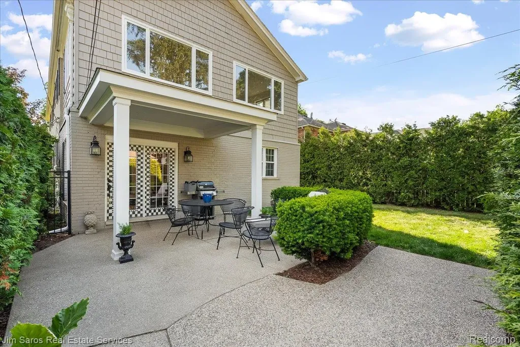 620 Neff Road Grosse Pointe City MI 48230