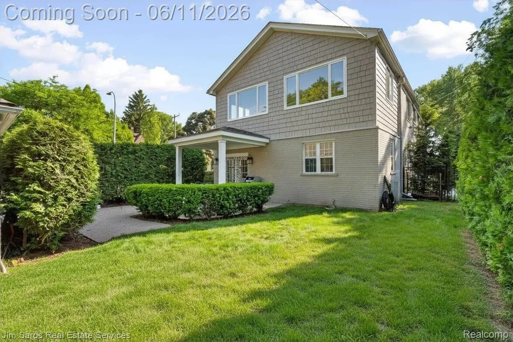 620 Neff Road Grosse Pointe City MI 48230