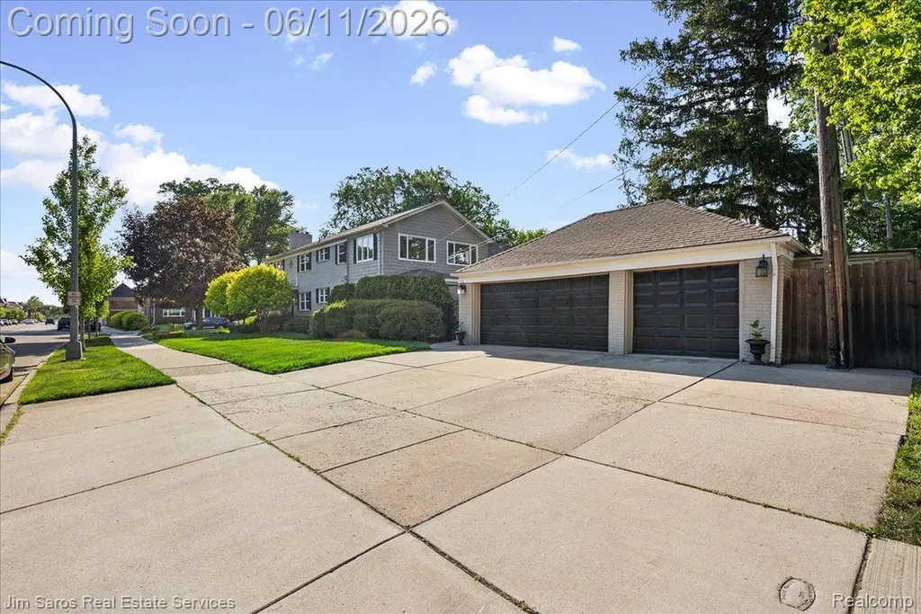620 Neff Road Grosse Pointe City MI 48230