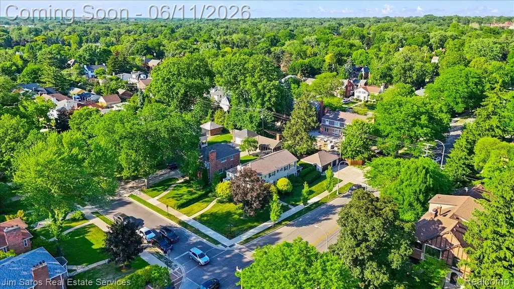 620 Neff Road Grosse Pointe City MI 48230