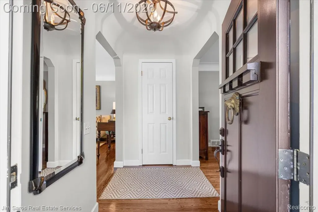 620 Neff Road Grosse Pointe City MI 48230