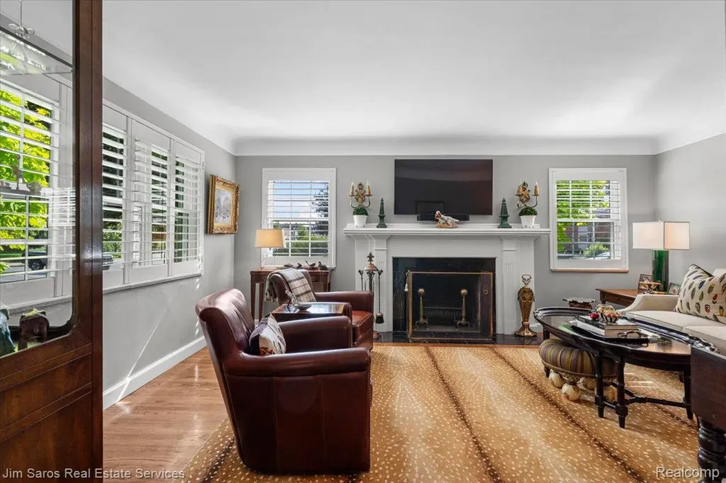 620 Neff Road Grosse Pointe City MI 48230