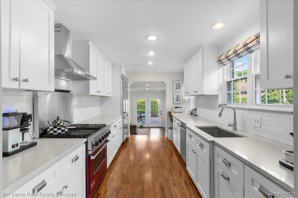 620 Neff Road Grosse Pointe City MI 48230