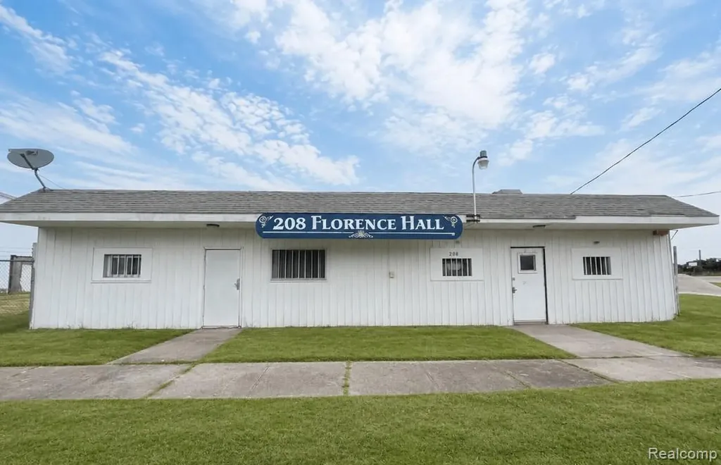 208 Florence Street Saginaw City MI 48602