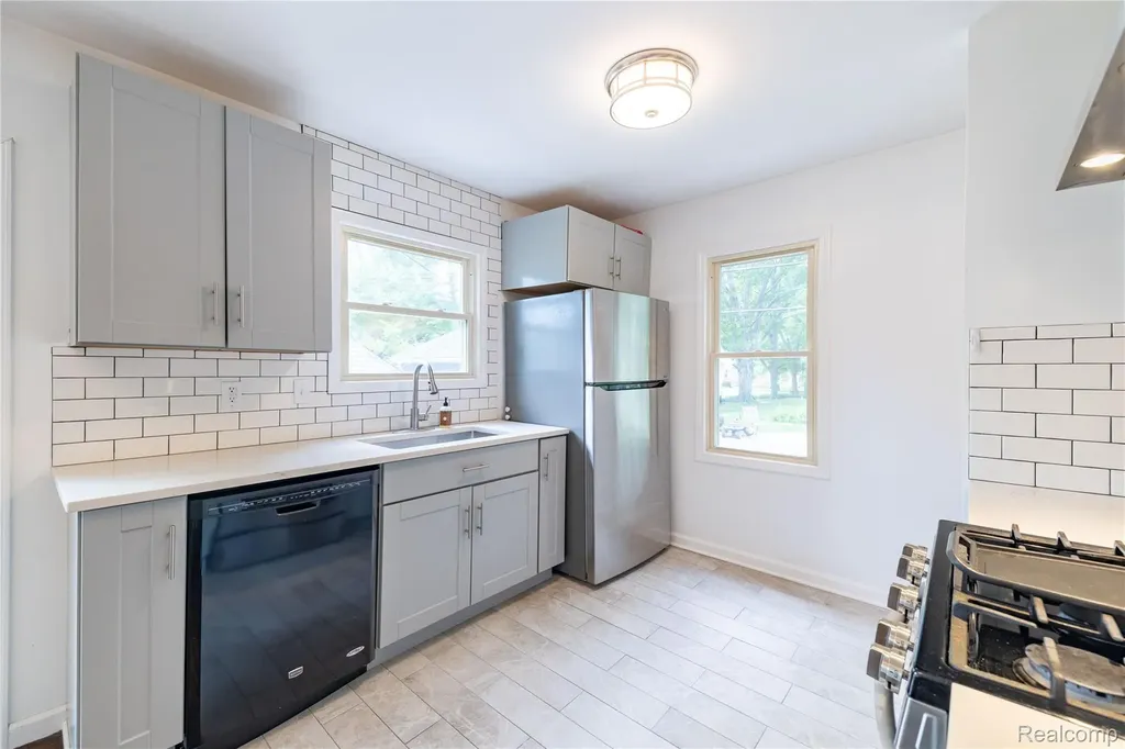8729 Bellevue Road Grosse Ile Township MI 48138