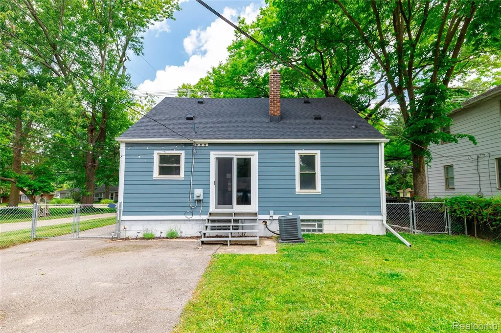 8729 Bellevue Road Grosse Ile Township MI 48138