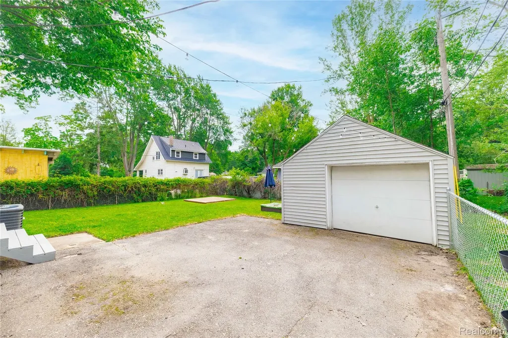 8729 Bellevue Road Grosse Ile Township MI 48138